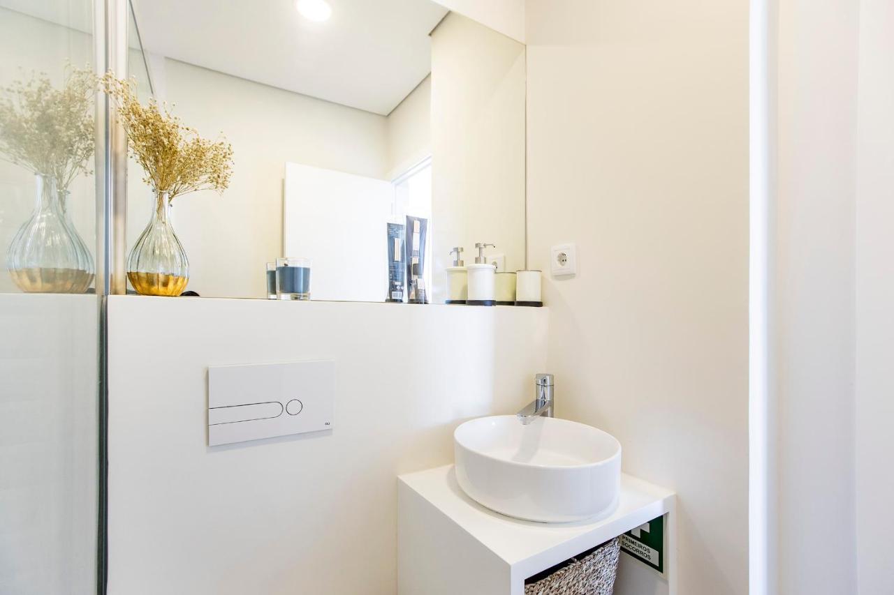 Elegant Studio W/ Ac & Balcony By Lovelystay Porto Dış mekan fotoğraf